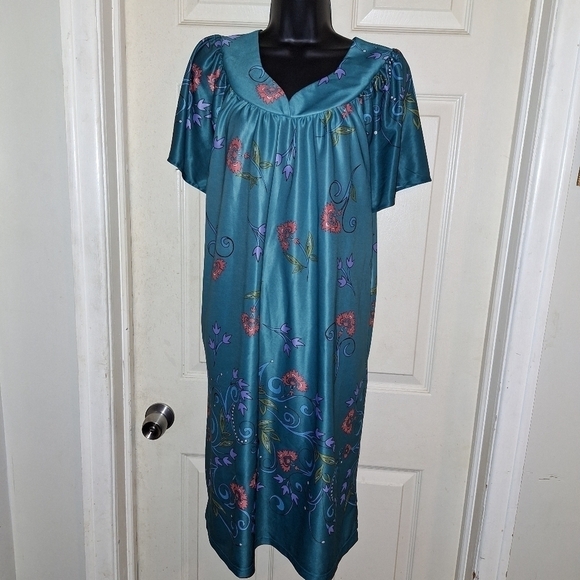 Anthony Richards Dresses & Skirts - Anthony Richard's muumuu with pockets size medium